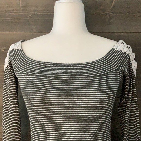 Hollister longsleeve off the shoulder top - Picture 2 of 7